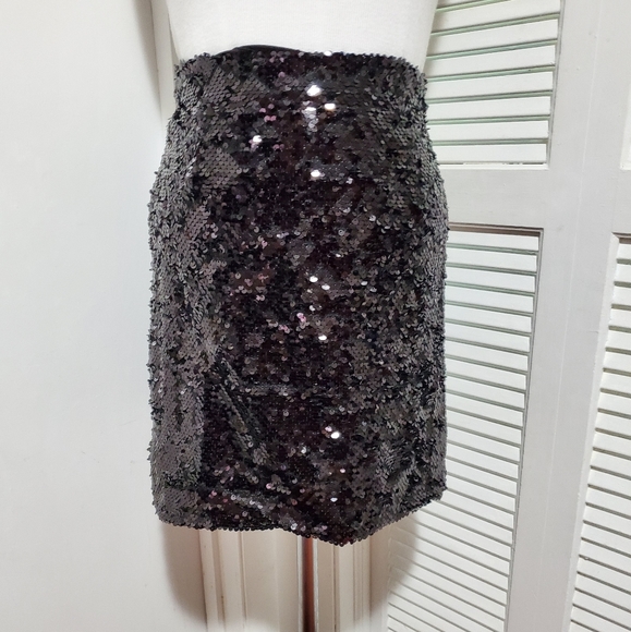 Black sequin mini skirt - Picture 2 of 6
